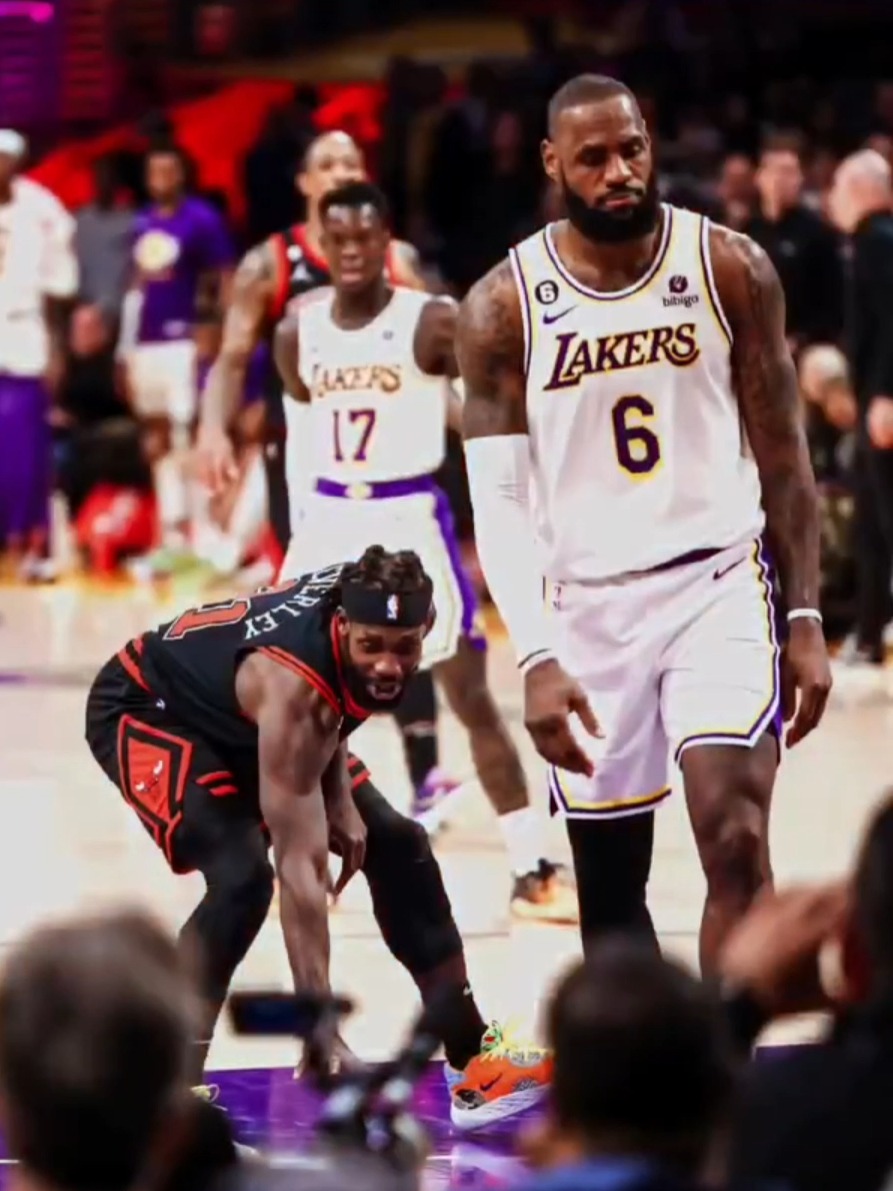 詹姆斯重要时刻出色发挥，RNG带队取胜！