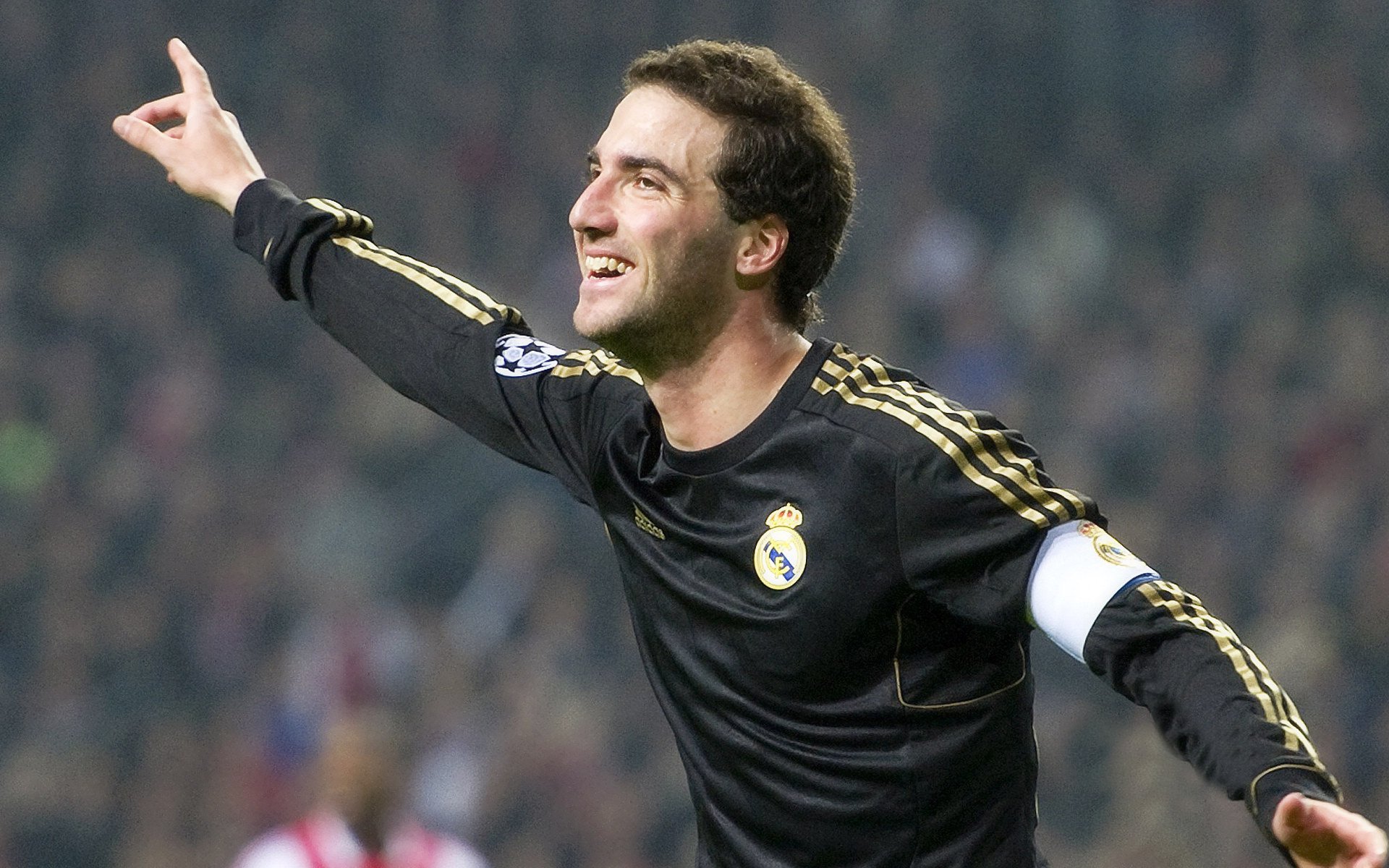 关于亚洲杯四强战激情夜！布鲁诺·费尔南德斯里突外投，山东泰山险胜川崎前锋的信息